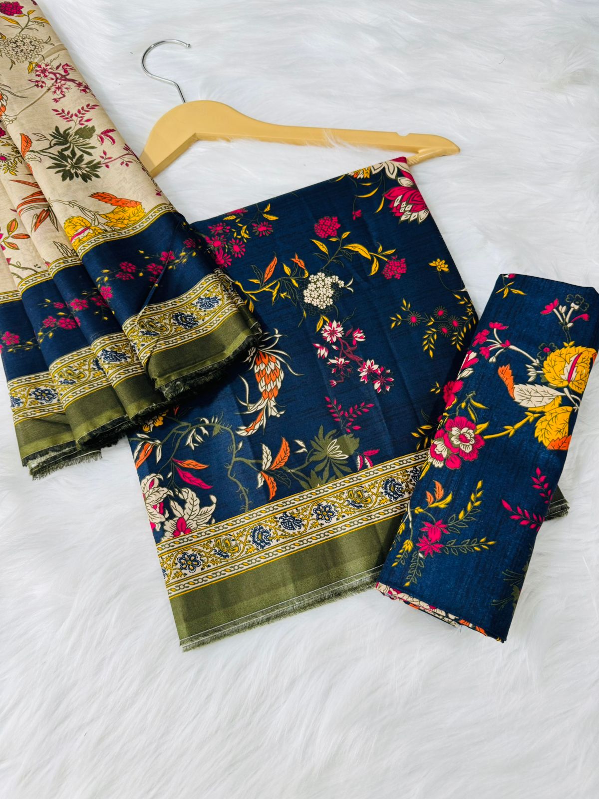 Binsaeed Lawn 2025β 3-Piece