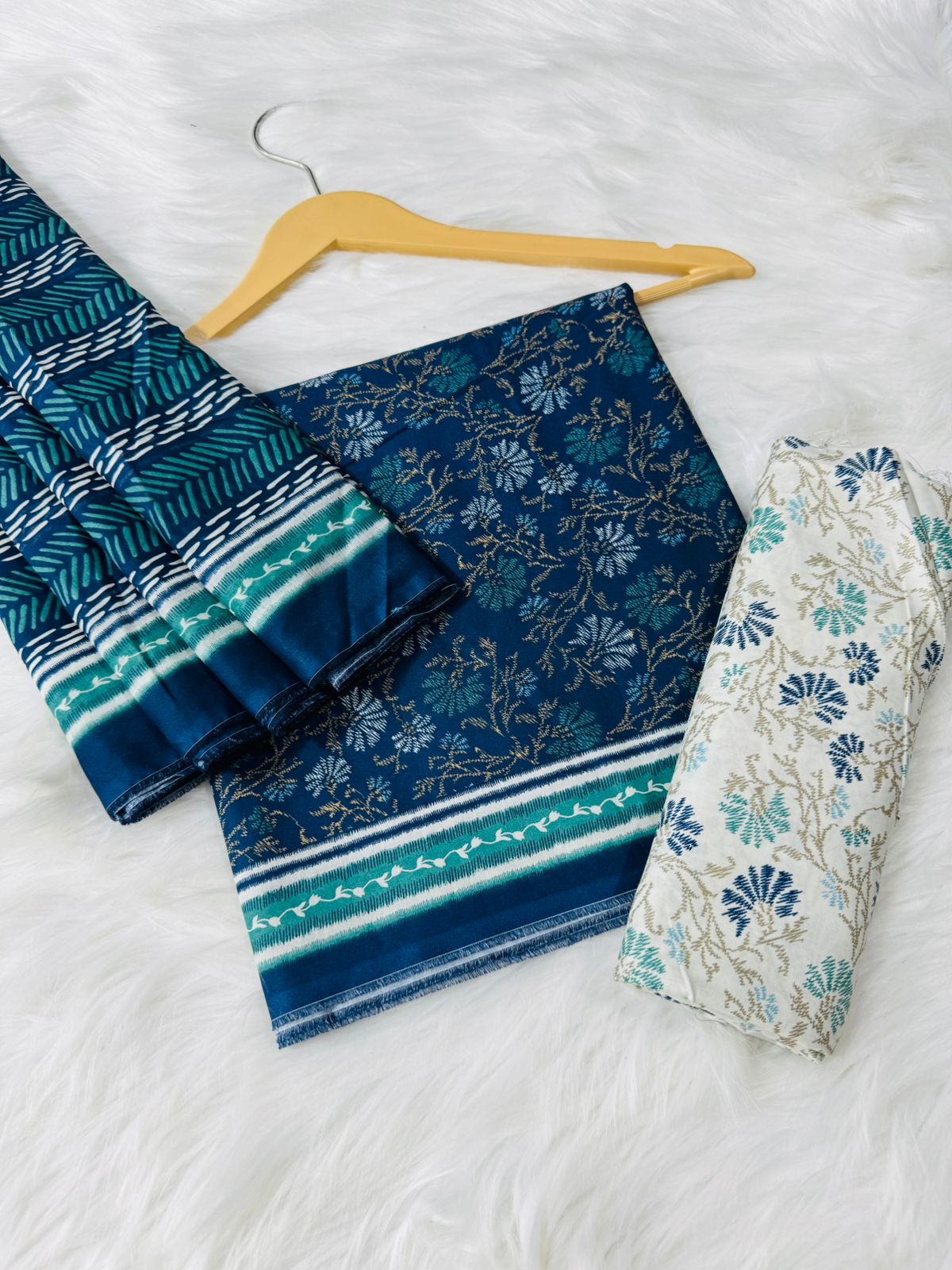 Binsaeed Lawn 2025β 3-Piece